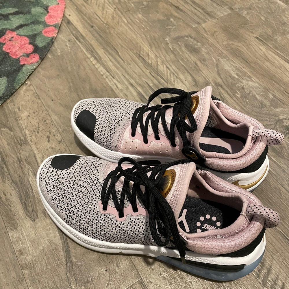 Nike joyride running shoe: cushioning with beaded foam